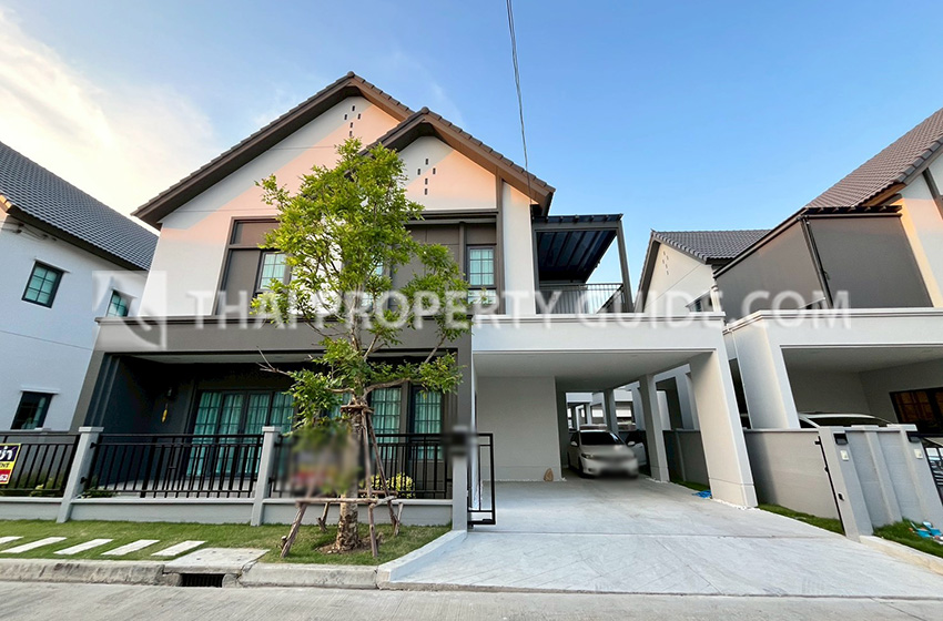 House with Shared Pool in Bangnatrad 